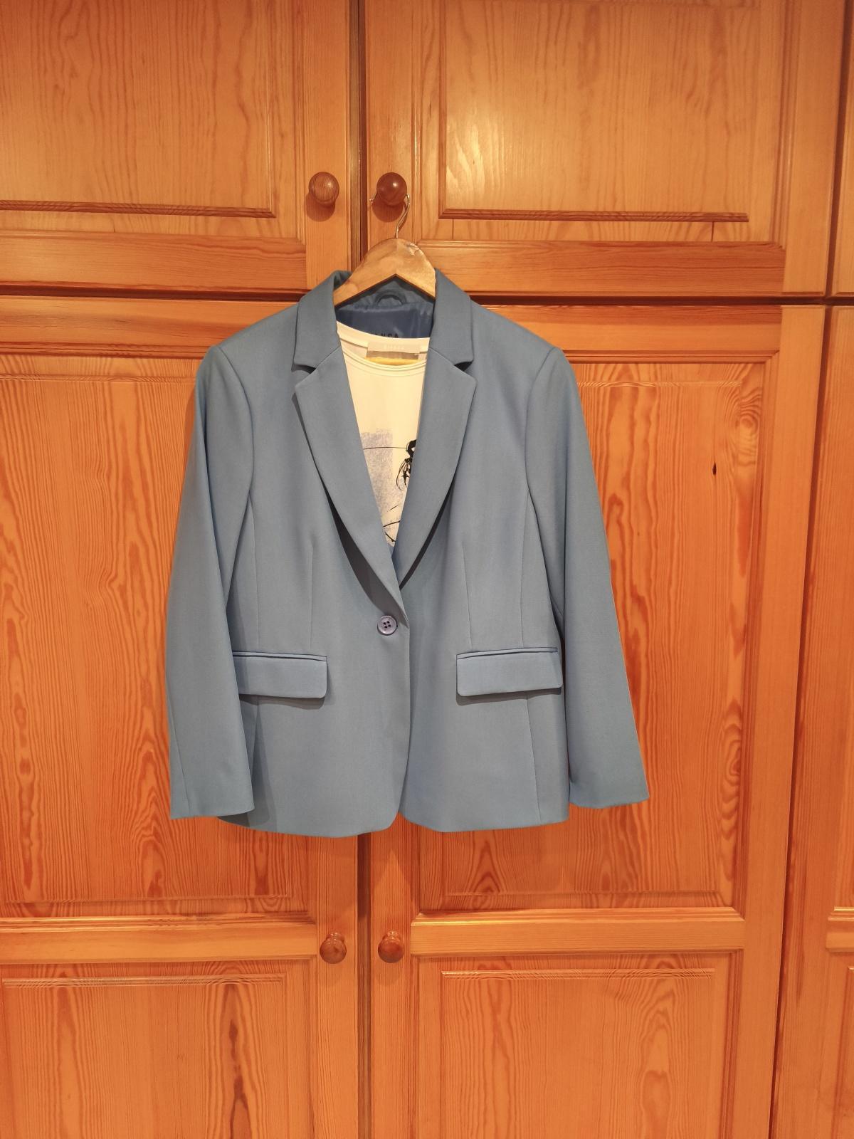 Div. Abendbekleidung zu verkaufen Div. Abendbekleidung zu verkaufen