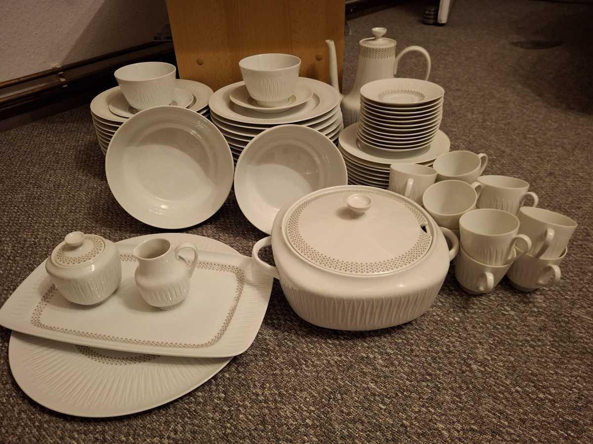 Geschirr und Puppenwagen zu verkaufen Geschirr und Puppenwagen zu verkaufen