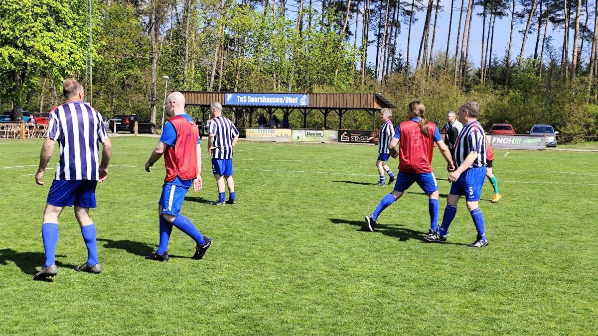 ⚽🌤️ Walking-Football-Turnier in Seershausen wird voller Erfolg ⚽🌤️ Walking-Football-Turnier in Seershausen wird voller Erfolg
