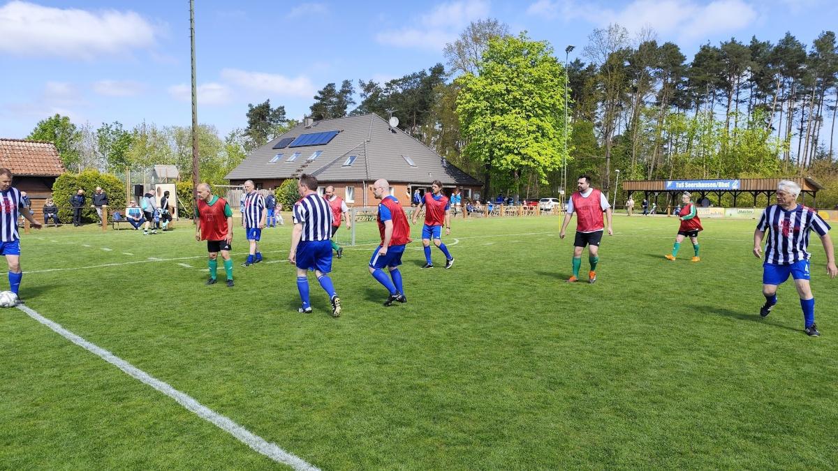⚽🌤️ Walking-Football-Turnier in Seershausen wird voller Erfolg ⚽🌤️ Walking-Football-Turnier in Seershausen wird voller Erfolg