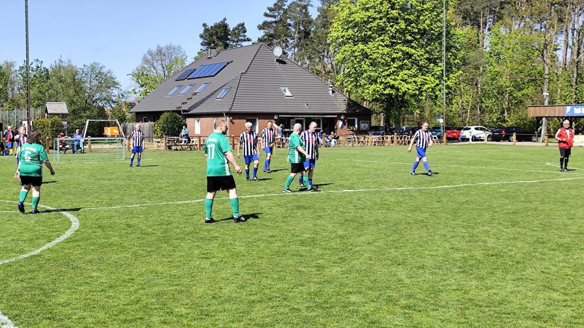 ⚽🌤️ Walking-Football-Turnier in Seershausen wird voller Erfolg