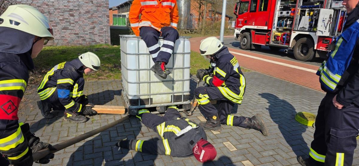 SG Meinersen: 17 neue Feuerwehrkräfte bereit für den Einsatz – intensive Ausbildung erfolgreich abgeschlossen
