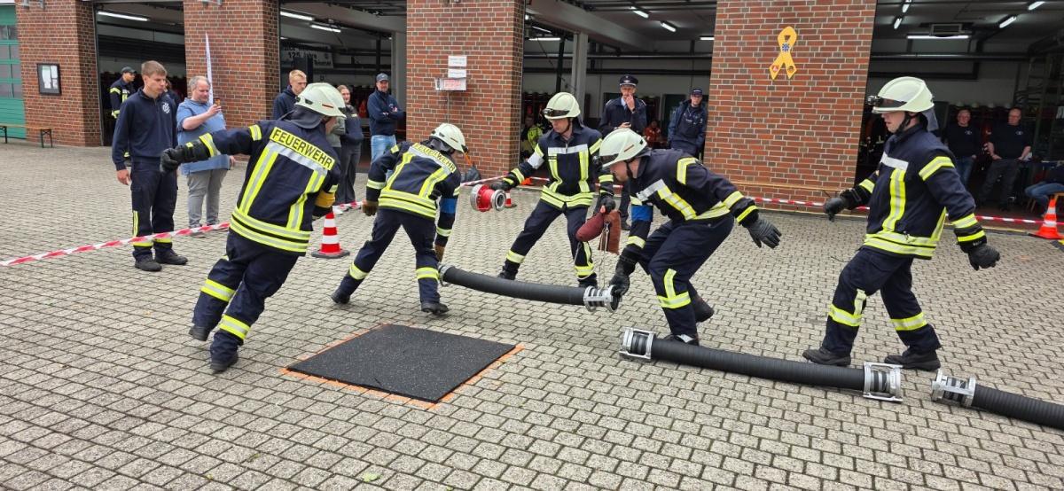 Feuerwehren der Samtgemeinde Meinersen zeigen beim Leistungsvergleich ihr Können Feuerwehren der Samtgemeinde Meinersen zeigen beim Leistungsvergleich ihr Können