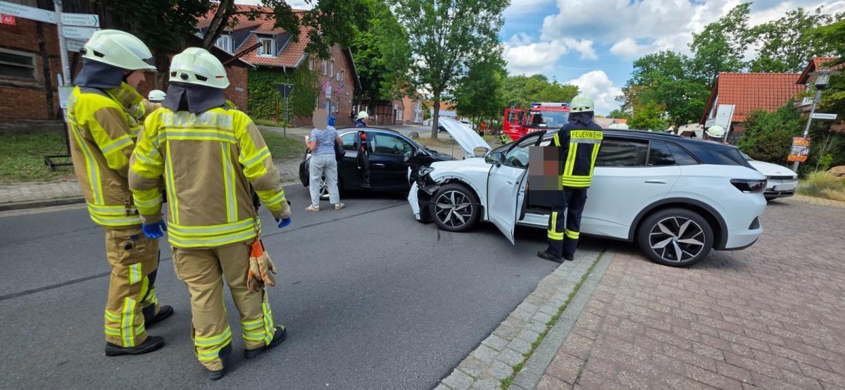 Verkehrsunfall in Hillerse - Vier Personen bei Zusammenstoß verletzt