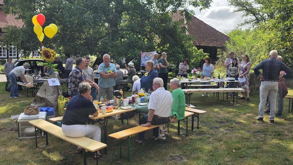 Erstes Bürgerpicknick des Dorfvereins Meinersen – ein gelungener Auftakt Erstes Bürgerpicknick des Dorfvereins Meinersen – ein gelungener Auftakt