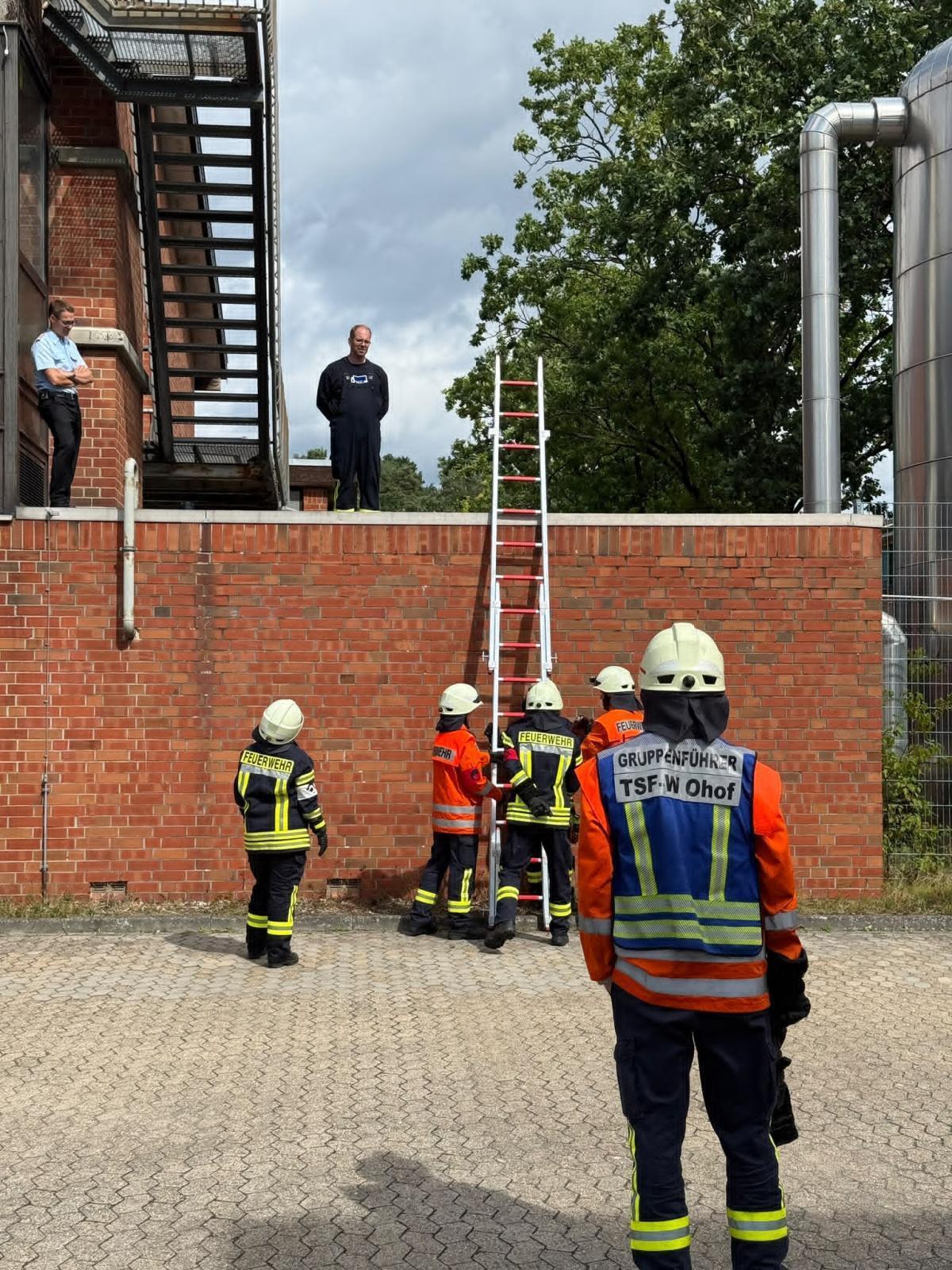 37 Nachwuchsfeuerwehrleute schließen Grundausbildung erfolgreich ab