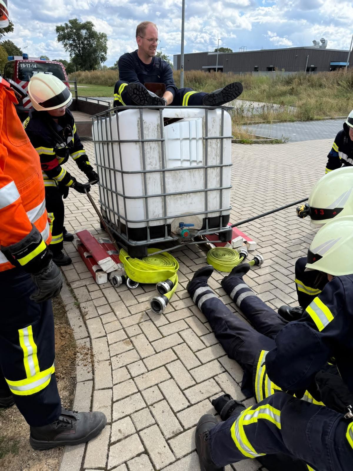 37 Nachwuchsfeuerwehrleute schließen Grundausbildung erfolgreich ab
