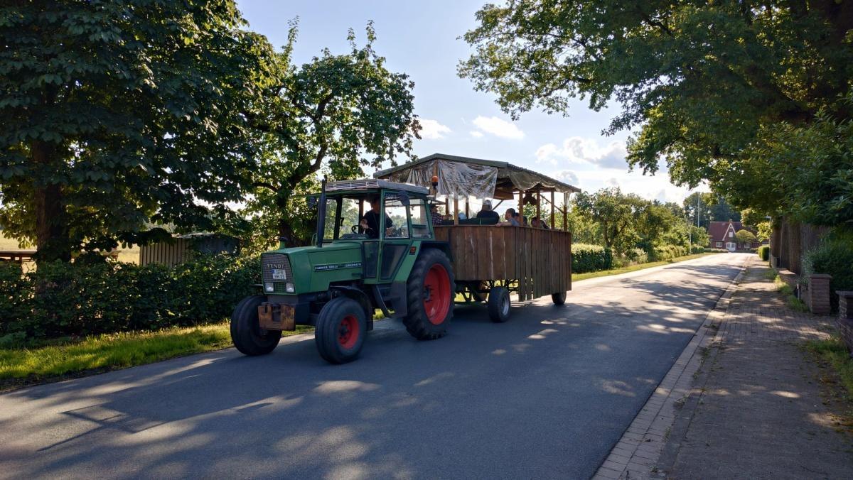 Planwagenfahrt durch die Gemarkung Böckelse Planwagenfahrt durch die Gemarkung Böckelse