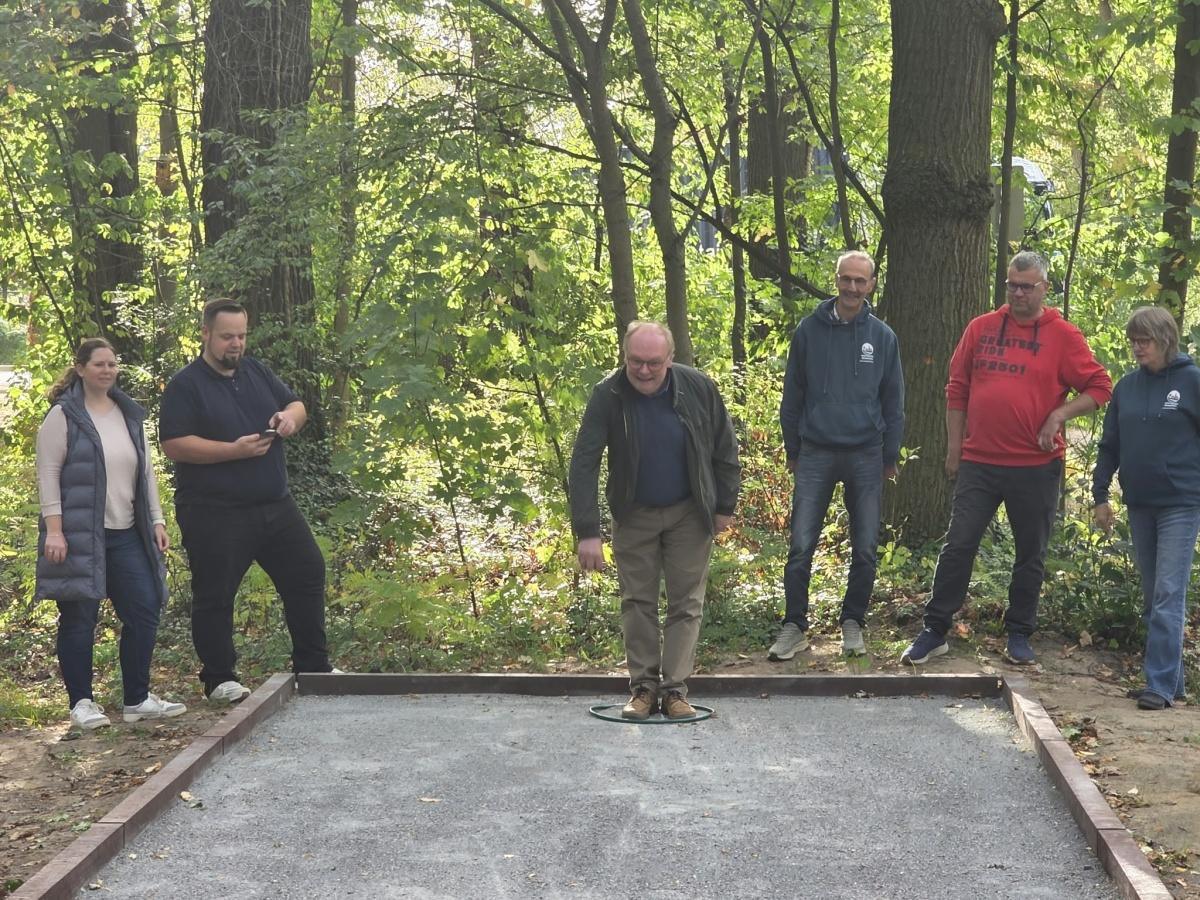Boulebahn im Meinerser Eichenkamp eingeweiht