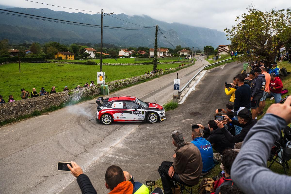 Ruiloba y Vela lideran el Rally Villa de Llanes en una apretada primera jornada