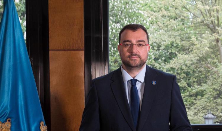 Adrián Barbón en el 47 Rallye Villa de Llanes