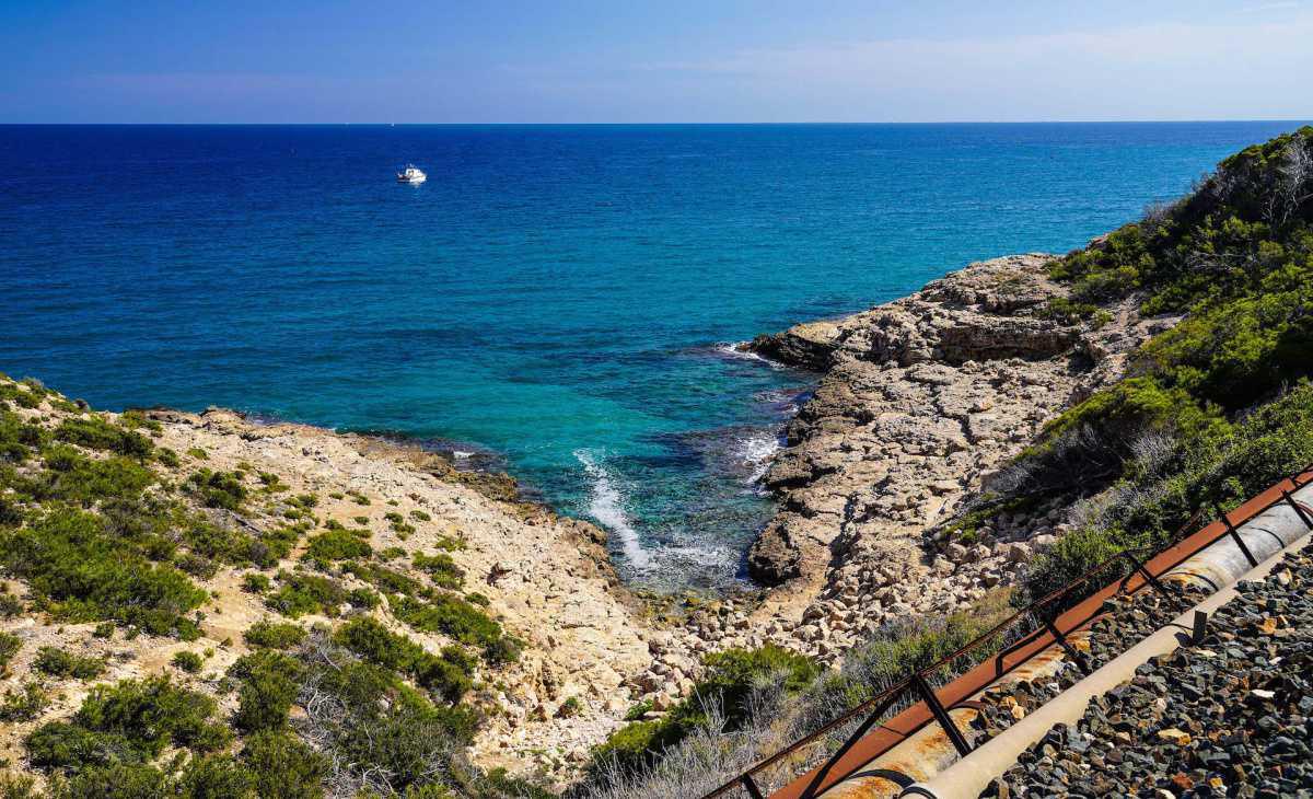 De Caladoques a Calajustell, un paseo por los vestigios del ferrocarril