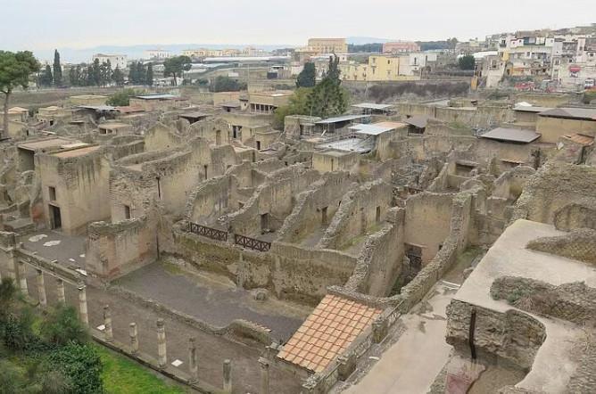 Day Trip of Pompeii, Herculaneum and Vesuvius from Naples