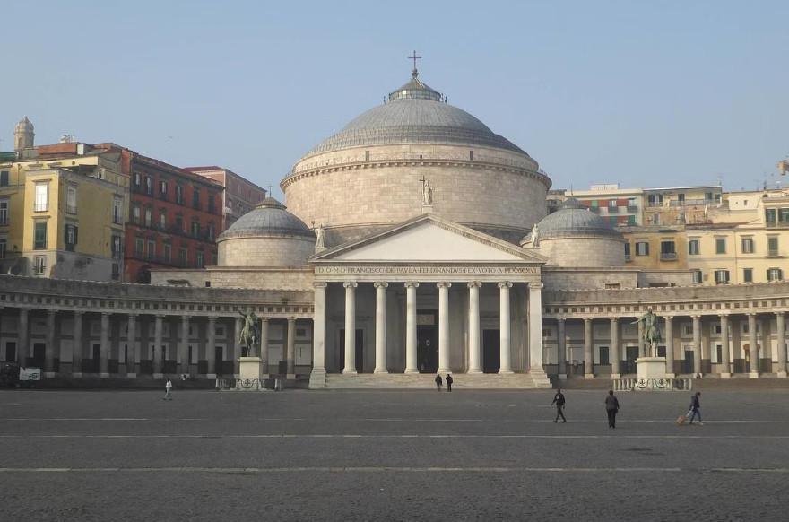 Tour a piedi del centro di Napoli e delle rovine sotterranee Tour a piedi del centro di Napoli e delle rovine sotterranee