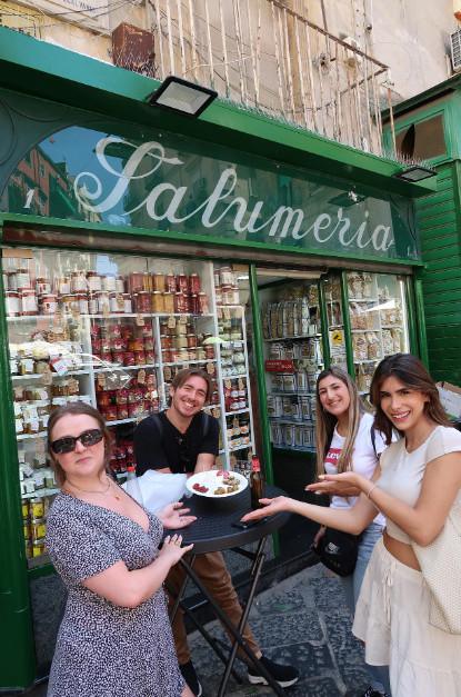 Tour a piedi storico e street food di Napoli