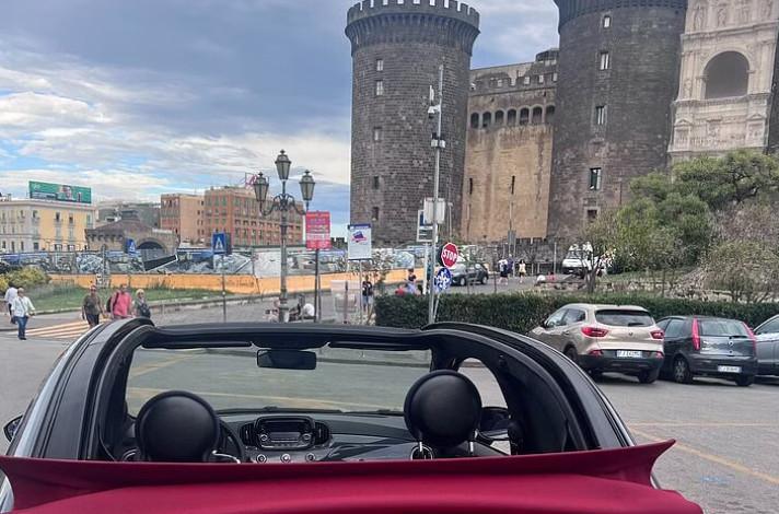 Tour panoramique spécial de Naples en Fiat 500 Cabrio.