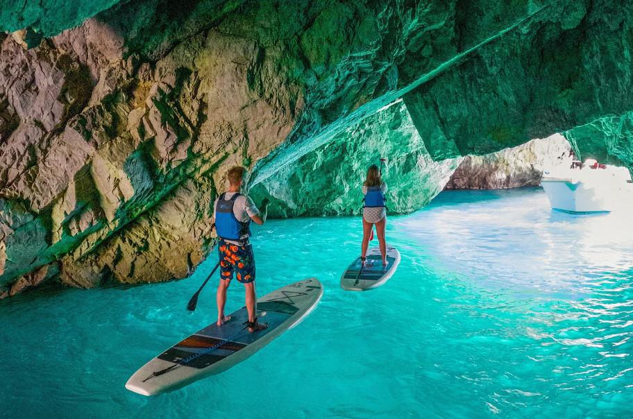 Capri: Faraglioni Rocks and Blue Grotto Paddleboarding Tour