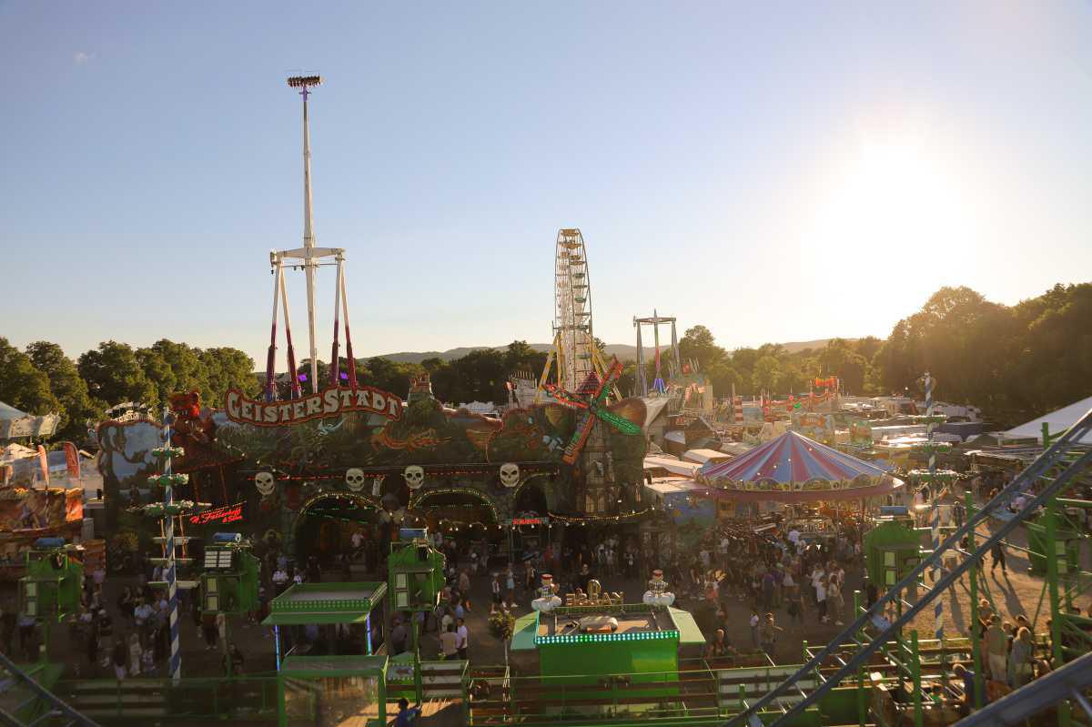 Rudolstadt feiert erfolgreichen Auftakt des 302. Rudolstädter Vogelschießens