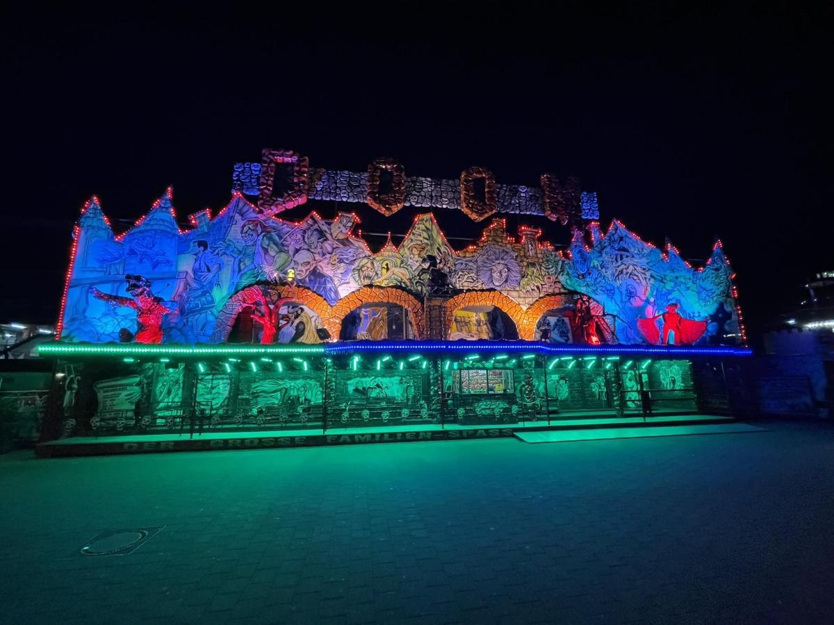 Überkopf-Flüge und Abenteuer mit Piraten Überkopf-Flüge und Abenteuer mit Piraten