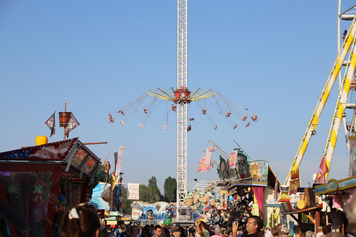 Überkopf-Flüge und Abenteuer mit Piraten Überkopf-Flüge und Abenteuer mit Piraten