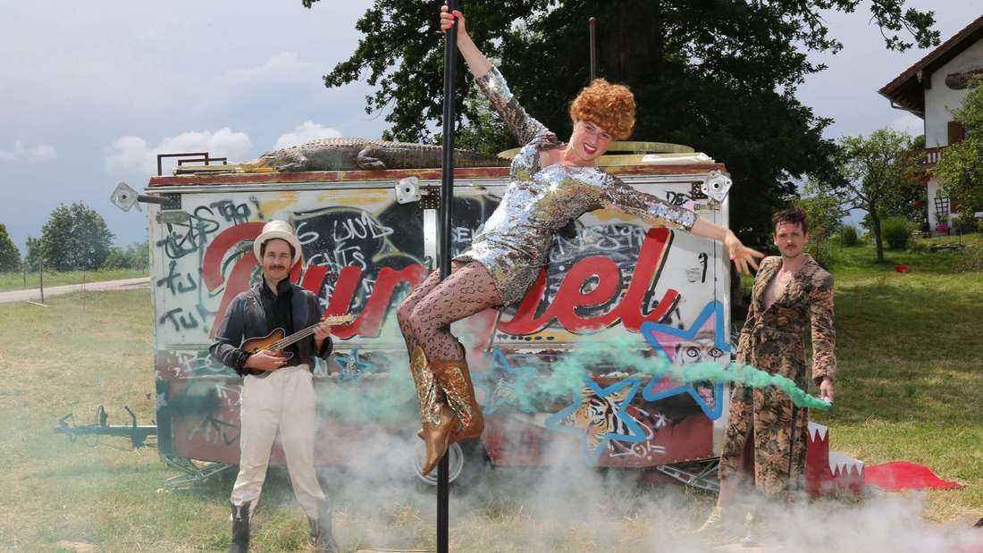 Theater im Rummel: „Rumpel Pumpel Theater“ gastiert beim Rudolstädter Vogelschießen Theater im Rummel: „Rumpel Pumpel Theater“ gastiert beim Rudolstädter Vogelschießen