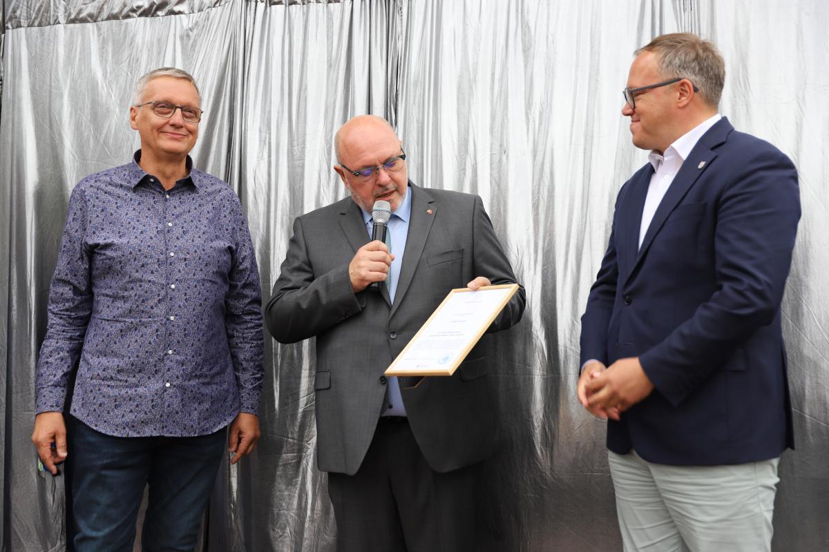 Ehrung für 35 Jahre im Dienst des Rudolstädter Vogelschießens – Urkunde für Platzmeister Frank Grünert Ehrung für 35 Jahre im Dienst des Rudolstädter Vogelschießens – Urkunde für Platzmeister Frank Grünert