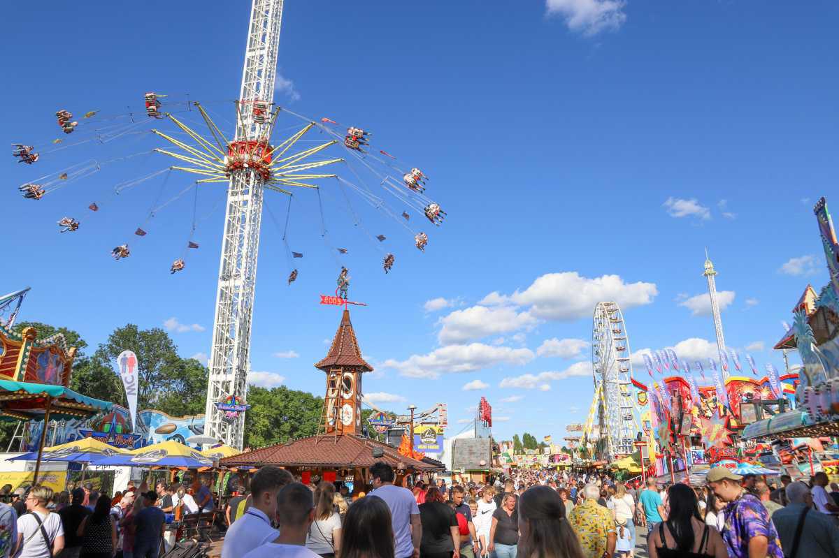 Spektakel, Kultur und Harmonie begeistern hunderttausende Besucher bei Thüringens größtem Volksfest Spektakel, Kultur und Harmonie begeistern hunderttausende Besucher bei Thüringens größtem Volksfest