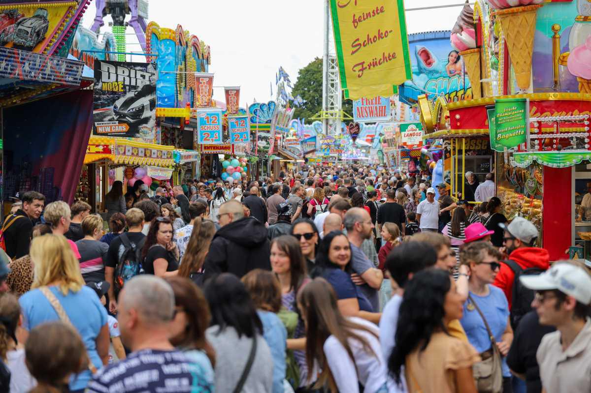 Spektakel, Kultur und Harmonie begeistern hunderttausende Besucher bei Thüringens größtem Volksfest Spektakel, Kultur und Harmonie begeistern hunderttausende Besucher bei Thüringens größtem Volksfest