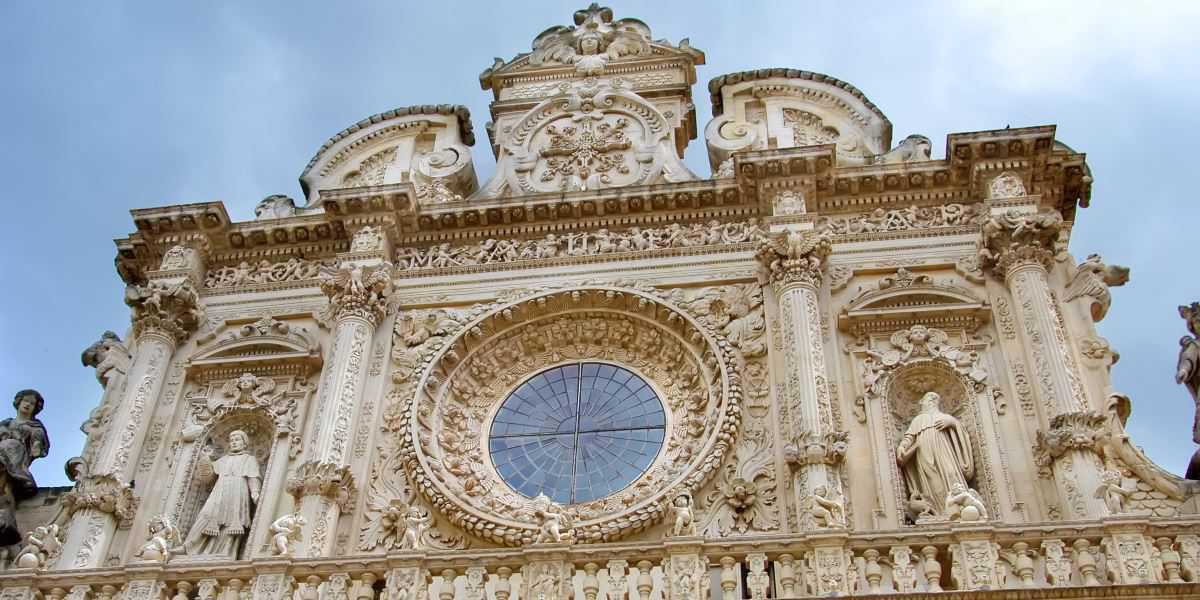 La Nascita ed Evoluzione dello Stile Barocco a Lecce: Un Viaggio nell'Arte e nella Storia del Salento La Nascita ed Evoluzione dello Stile Barocco a Lecce: Un Viaggio nell'Arte e nella Storia del Salento