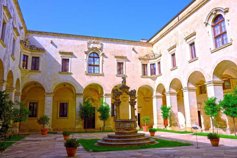 Le Corti e i Cortili di Lecce e Provincia: Cuore Pulsante della Vita Salentina