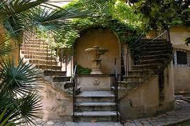 Le Corti e i Cortili di Lecce e Provincia: Cuore Pulsante della Vita Salentina
