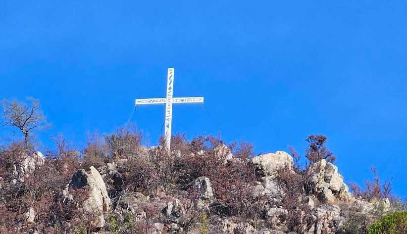 Cascada y Cerro La Gloria