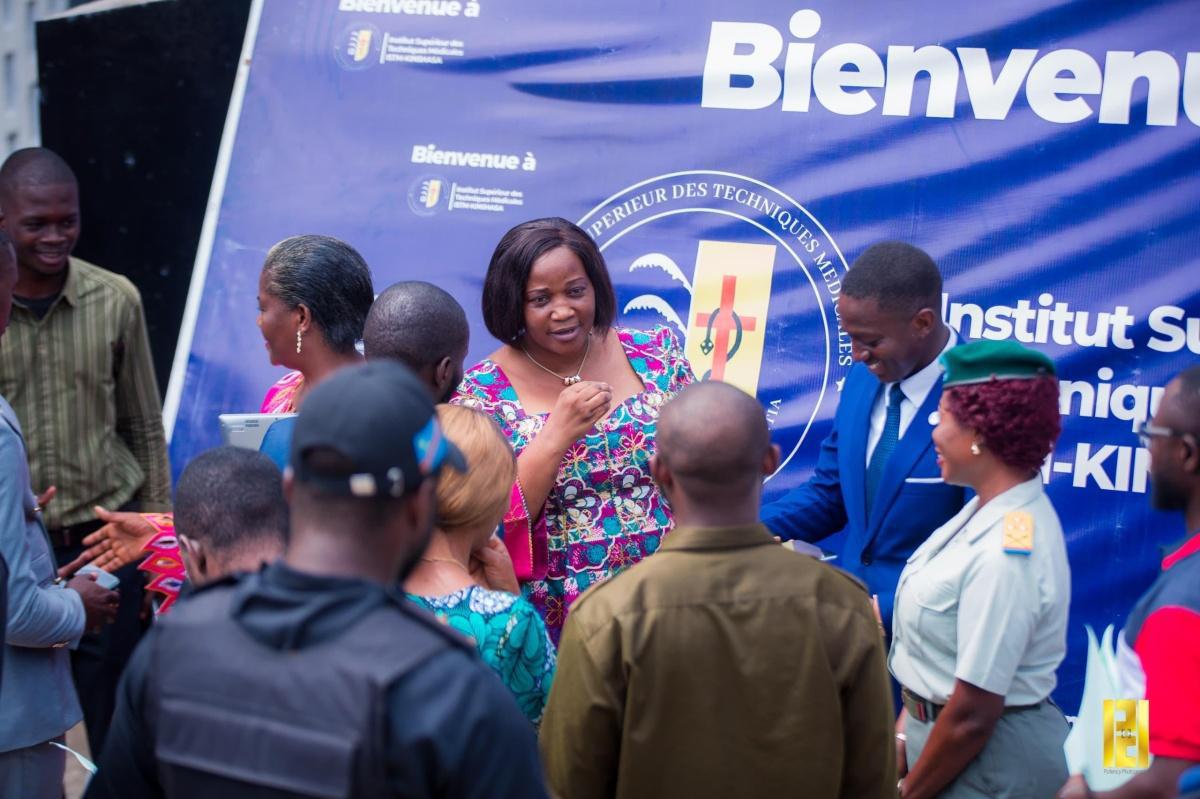VOICI EN IMAGE CE QU'A ÉTÉ LA CONFÉRENCE-DÉBAT ORGANISÉE PAR LA COORDINATION ESTUDIANTINE DE L'ISTM-KIN EN COLLABORATION AVEC L'ASBL ELENGE BUANIA, AYANT POUR THÈME : LA PLUME FÉMININE AU SERVICE DU CHANGEMENT.