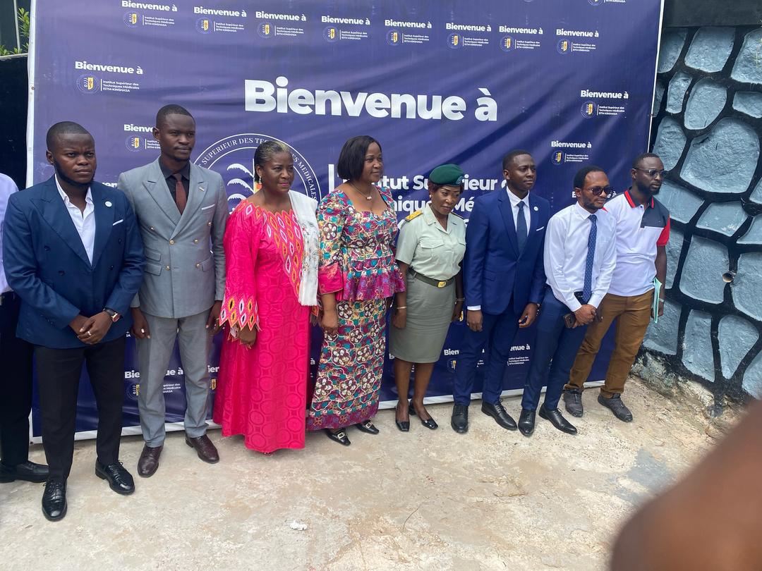 VOICI EN IMAGE CE QU'A ÉTÉ LA CONFÉRENCE-DÉBAT ORGANISÉE PAR LA COORDINATION ESTUDIANTINE DE L'ISTM-KIN EN COLLABORATION AVEC L'ASBL ELENGE BUANIA, AYANT POUR THÈME : LA PLUME FÉMININE AU SERVICE DU CHANGEMENT.