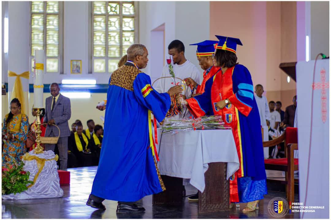 DECOUVREZ, A TRAVERS UNE SERIE D'IMAGES, LES DEUX JOURNEES DE REFLEXION ET DE CELEBRATION ORCHESTREES PAR LA PAROISSE UNIVERSITAIRE NOTRE-DAME DE LA SAGESSE (NODASA), EN COLLABORATION AVEC L’UNIVERSITE DE KINSHASA ET L’INSTITUT SUPERIEUR DES TECH