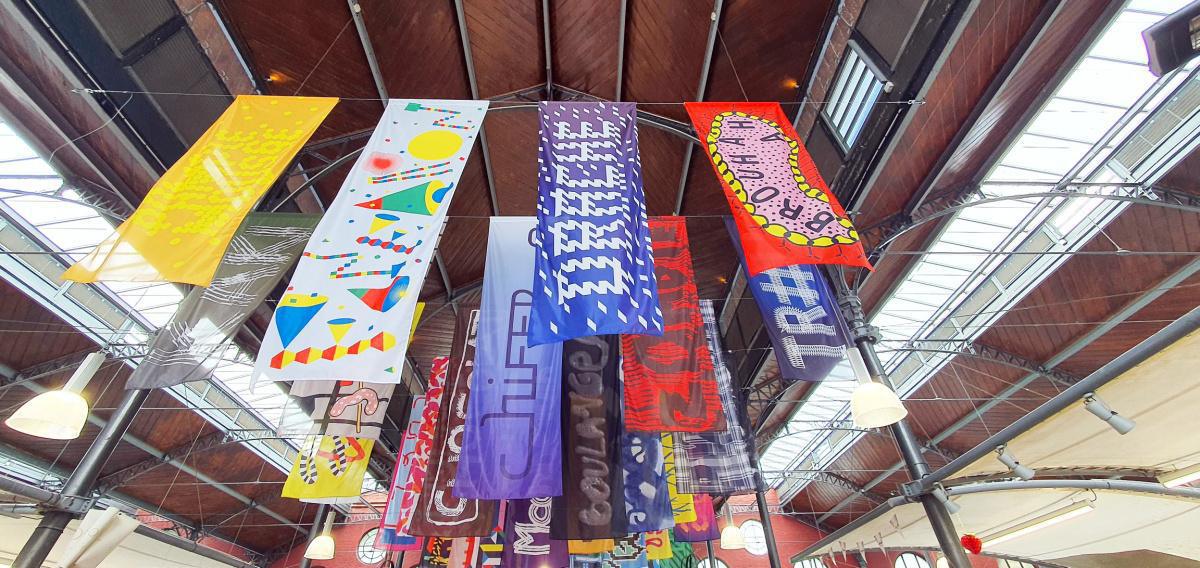 Les « Mots voyageurs » prennent possession des Halles jusqu'au 9 novembre. Les « Mots voyageurs » prennent possession des Halles jusqu'au 9 novembre.