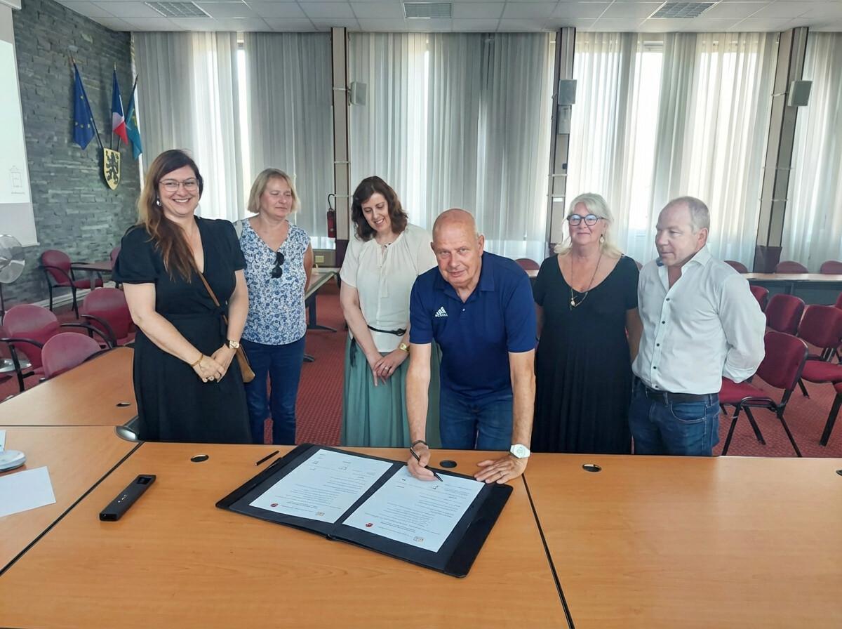 « Demandez Angela » se déploie à Ronchin chez les commerçants et professionnels de santé. « Demandez Angela » se déploie à Ronchin chez les commerçants et professionnels de santé.