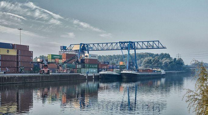 Décret n° 2025-50 du 15 janvier 2025 portant diverses dispositions relatives au transport fluvial et à la navigation intérieure Décret n° 2025-50 du 15 janvier 2025 portant diverses dispositions relatives au transport fluvial et à la navigation intérieure