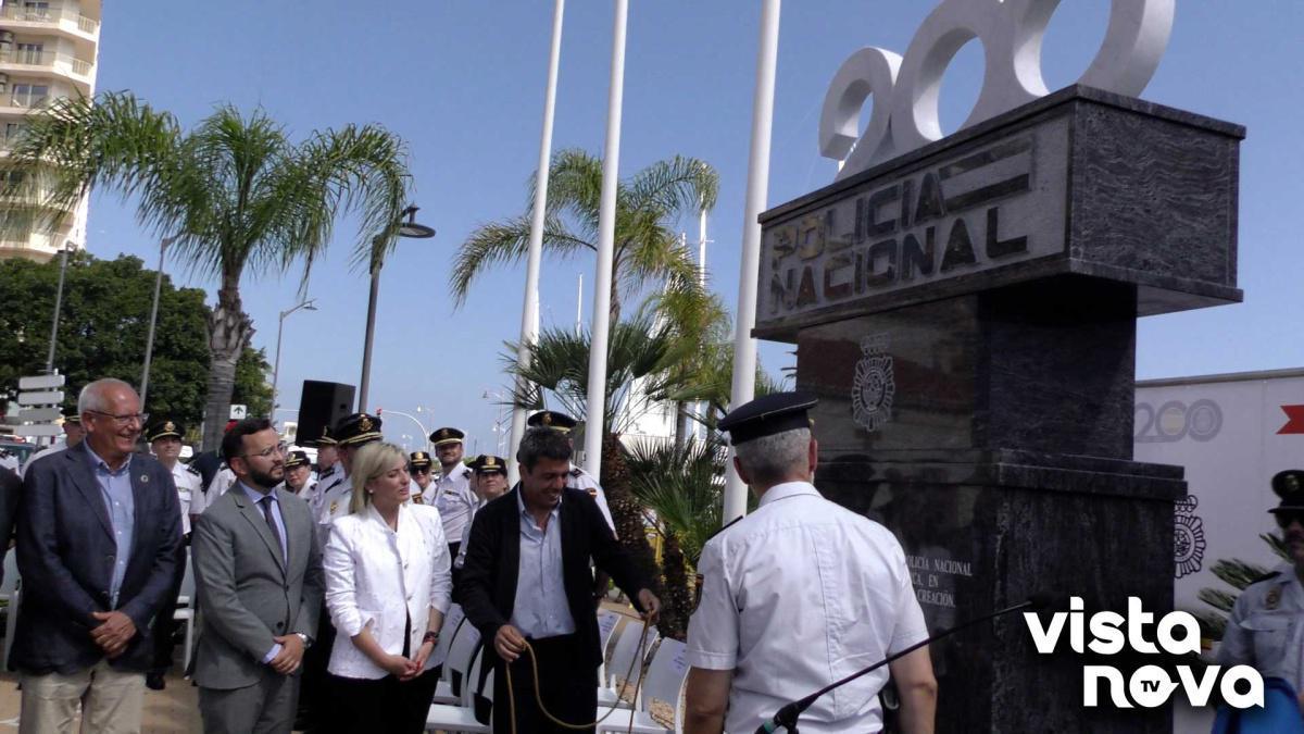 Dénia instala un monumento en el puerto para conmemorar el 200 aniversario de la Policía Nacional Dénia instala un monumento en el puerto para conmemorar el 200 aniversario de la Policía Nacional