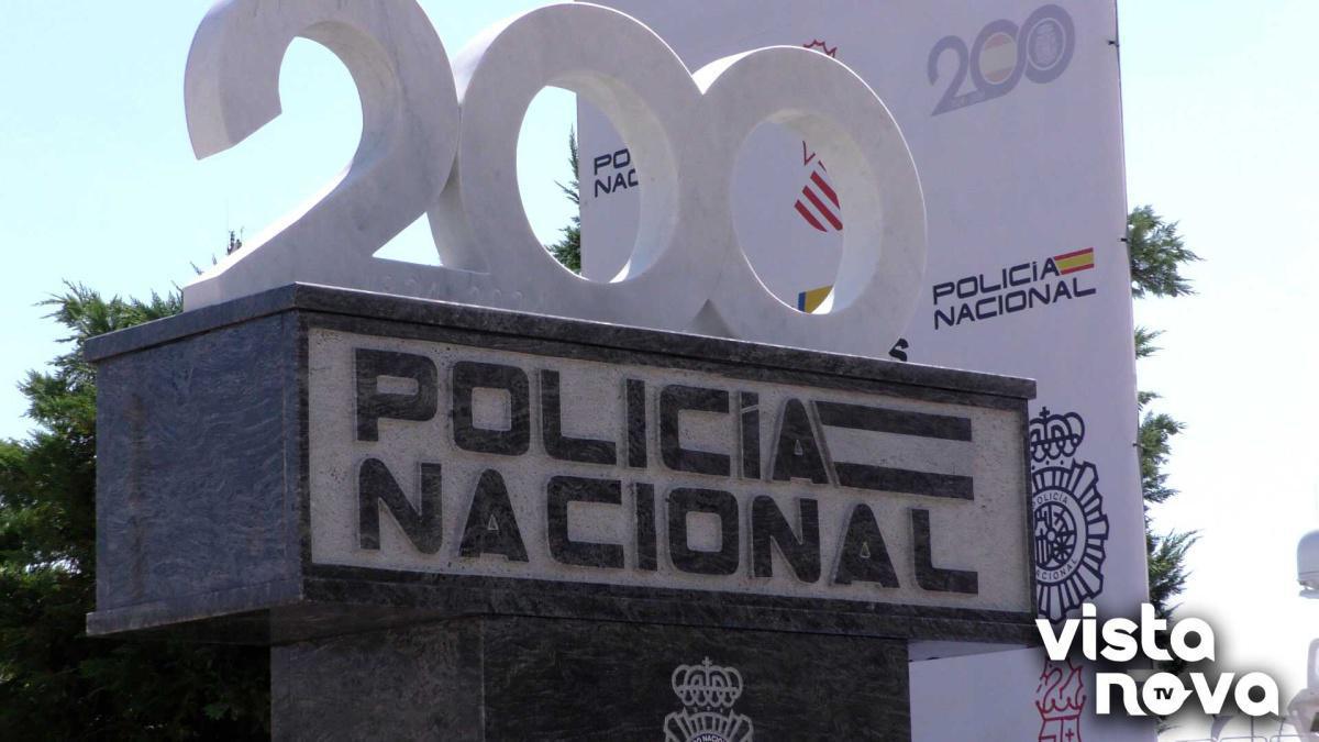 Dénia instala un monumento en el puerto para conmemorar el 200 aniversario de la Policía Nacional Dénia instala un monumento en el puerto para conmemorar el 200 aniversario de la Policía Nacional