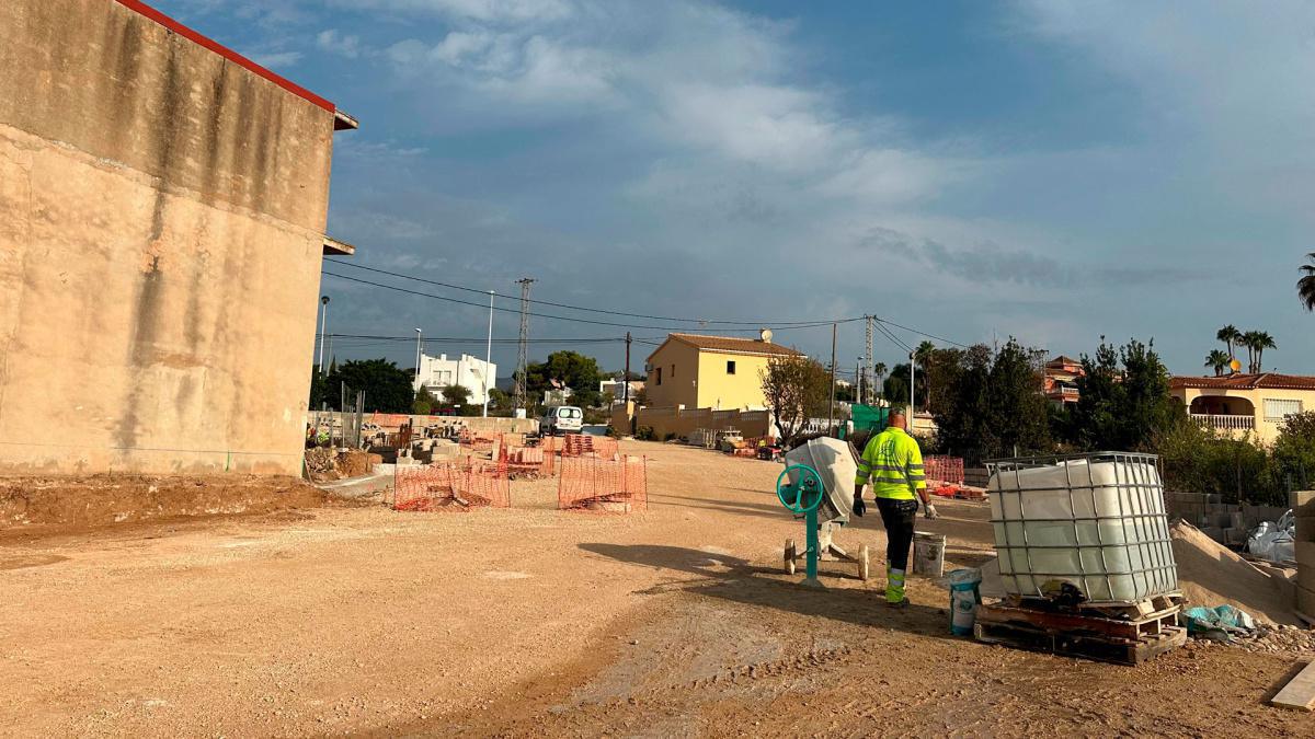 Avanzan las obras del último tramo del vial J que descongestionará el tráfico del casco urbano de Calp Avanzan las obras del último tramo del vial J que descongestionará el tráfico del casco urbano de Calp
