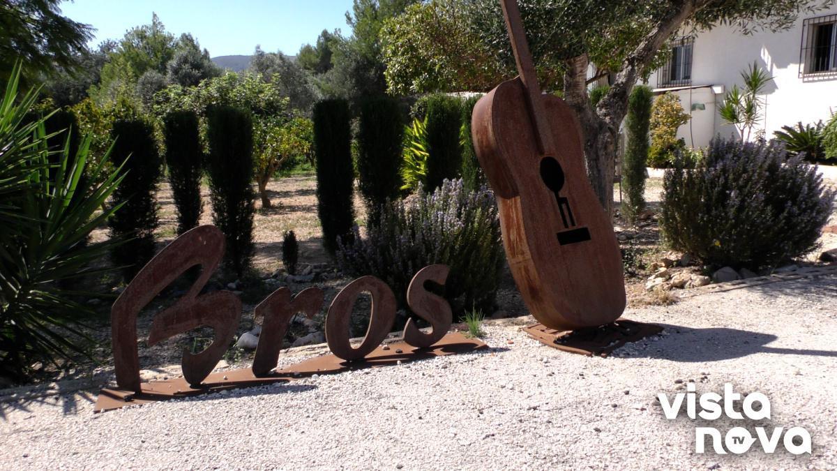 El secreto artesanal de tres generaciones da vida a guitarras únicas en Gata de Gorgos