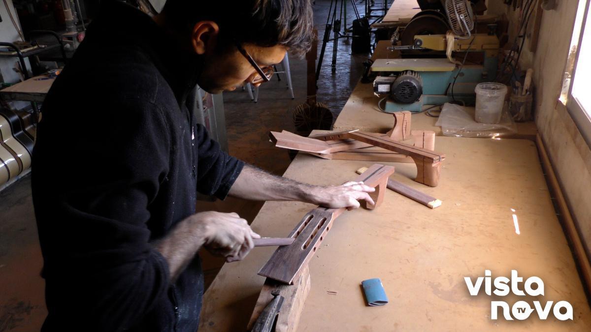 El secreto artesanal de tres generaciones da vida a guitarras únicas en Gata de Gorgos