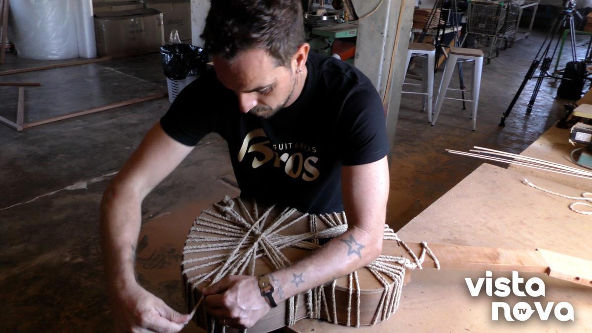 El secreto artesanal de tres generaciones da vida a guitarras únicas en Gata de Gorgos