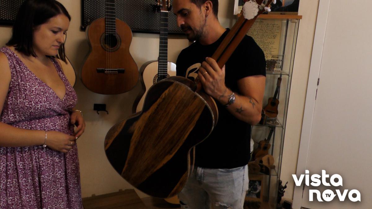 El secreto artesanal de tres generaciones da vida a guitarras únicas en Gata de Gorgos