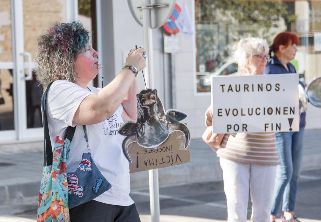 Ondara celebra un festival taurino benéfico entre aficionados y protestas Ondara celebra un festival taurino benéfico entre aficionados y protestas
