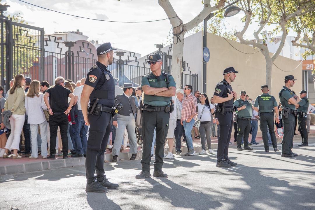Ondara celebra un festival taurino benéfico entre aficionados y protestas Ondara celebra un festival taurino benéfico entre aficionados y protestas