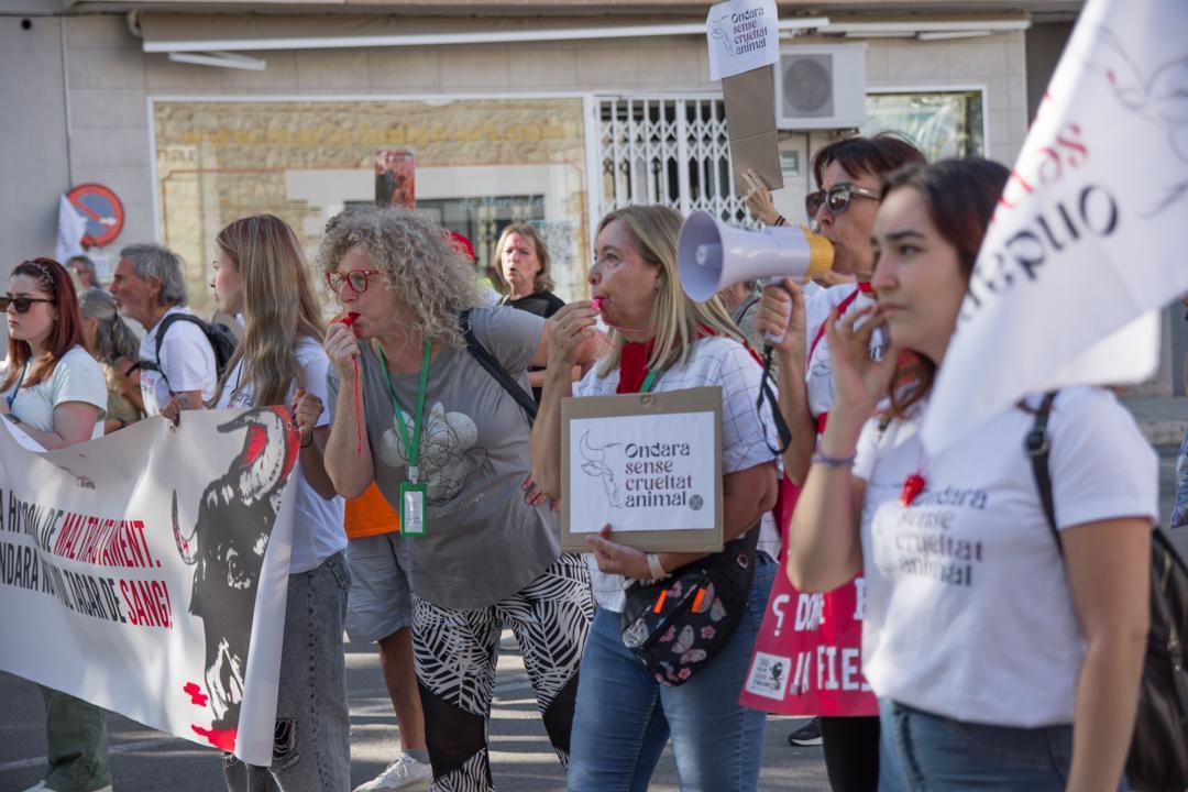 Ondara celebra un festival taurino benéfico entre aficionados y protestas Ondara celebra un festival taurino benéfico entre aficionados y protestas