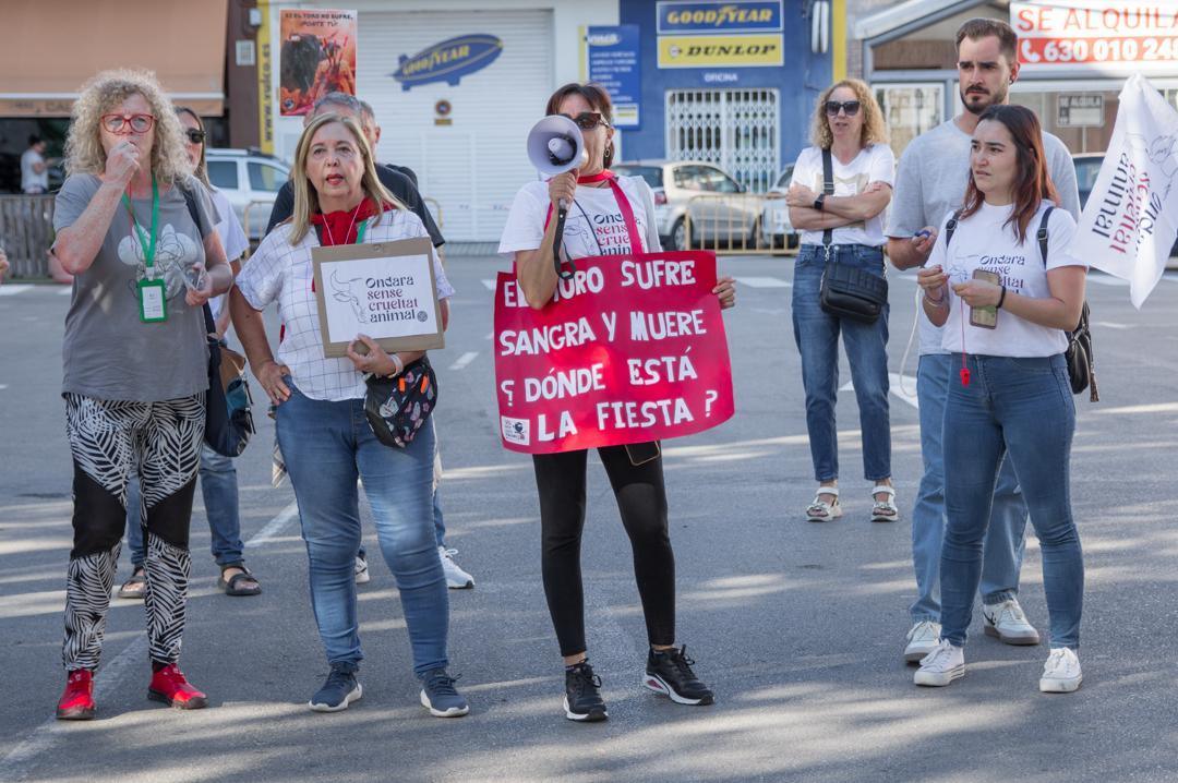 Ondara celebra un festival taurino benéfico entre aficionados y protestas Ondara celebra un festival taurino benéfico entre aficionados y protestas