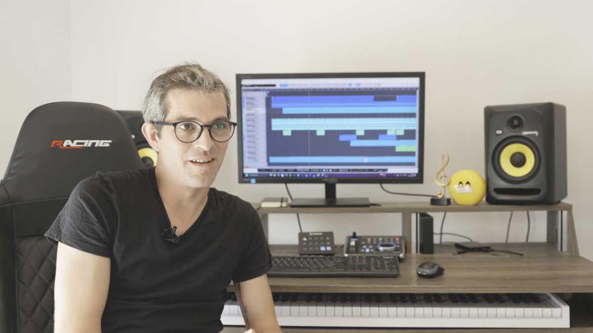 Los latidos del corazón de un bebé y una madre convertidos en una melodía por el compositor Javier Pinto Los latidos del corazón de un bebé y una madre convertidos en una melodía por el compositor Javier Pinto